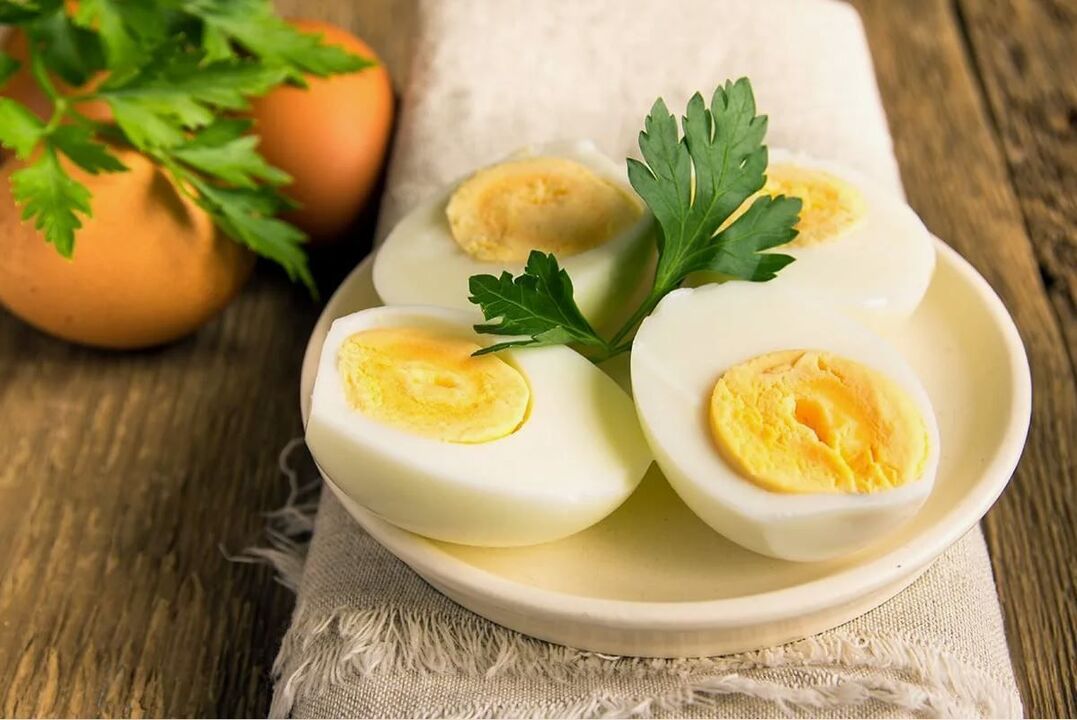gekookte eieren voor het ontbijt